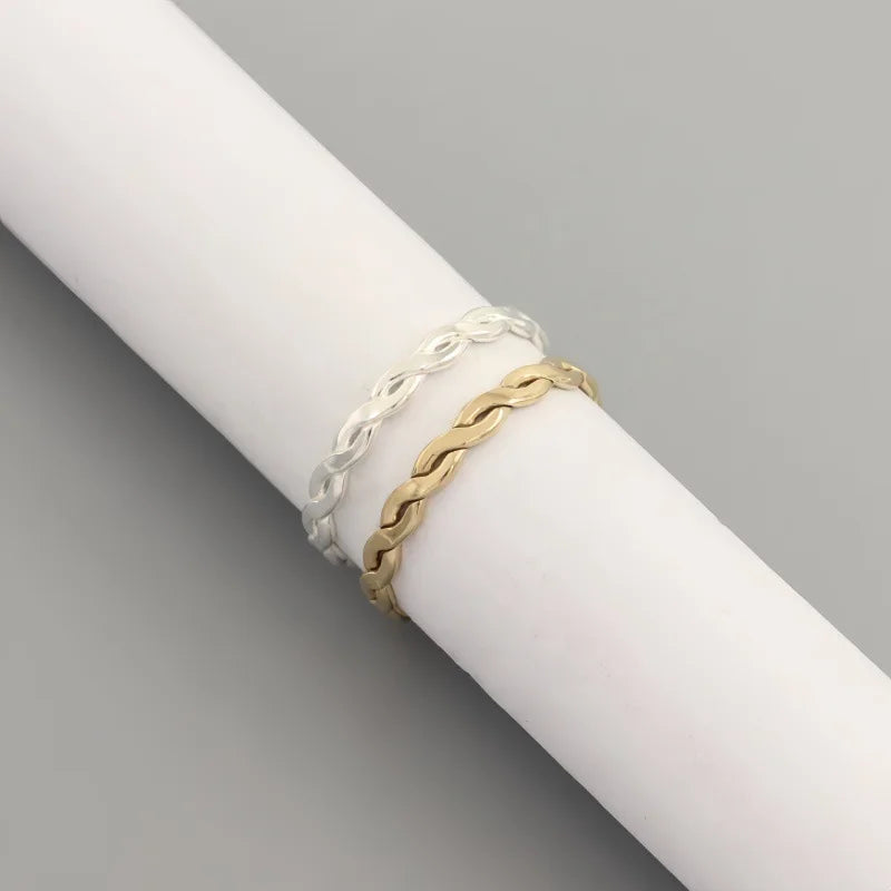 Anillo Trenzado de Moda – Banda en Oro Laminado 14K para Mujer