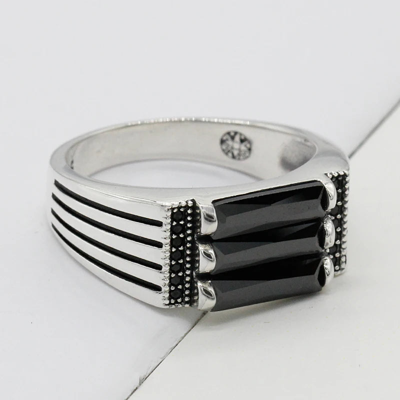 Anillo Masculino Plata 925 con Líneas Paralelas y Zirconia Negra