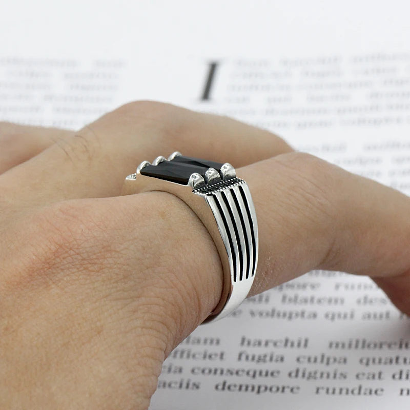 Anillo Masculino Plata 925 con Líneas Paralelas y Zirconia Negra