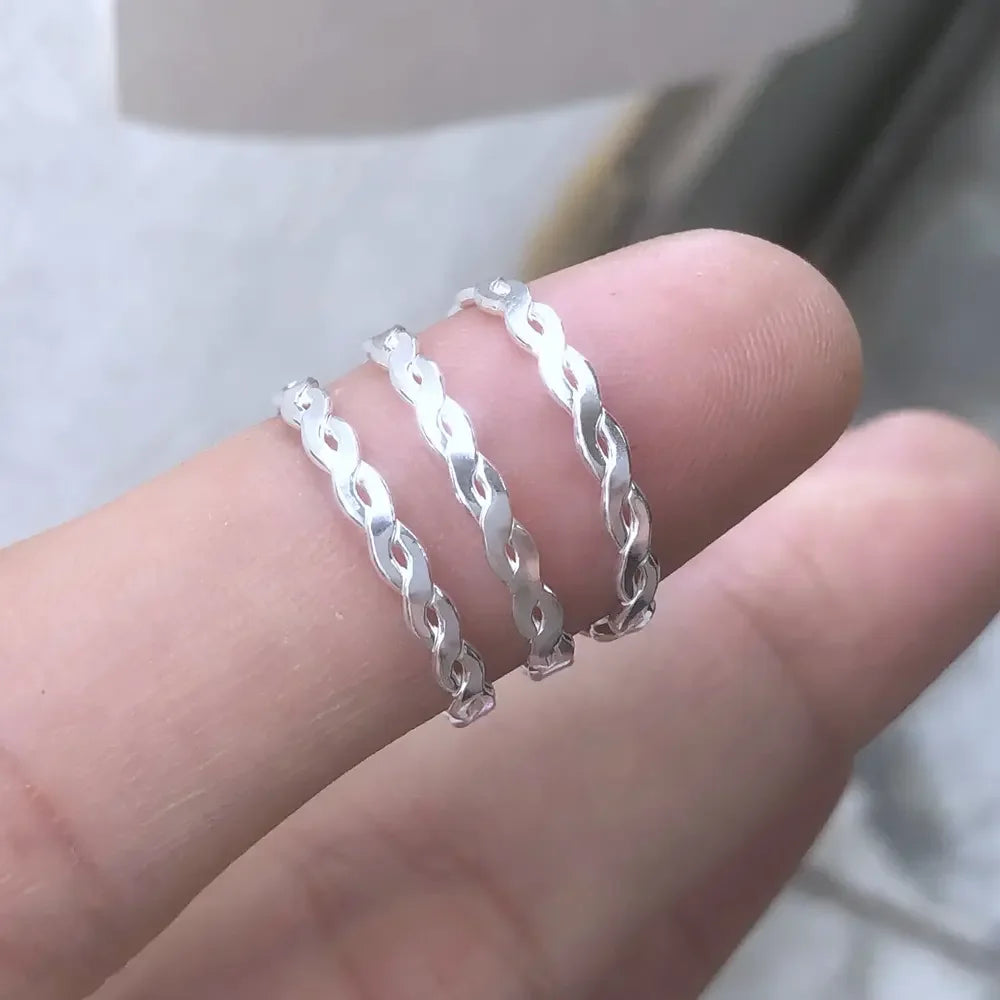 Anillo Trenzado de Moda – Banda en Oro Laminado 14K para Mujer